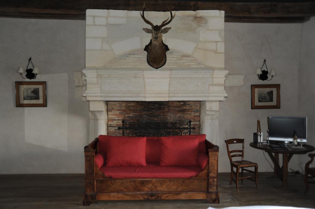 Chateau De Lerse Acomodação com café da manhã Perignac  Quarto foto