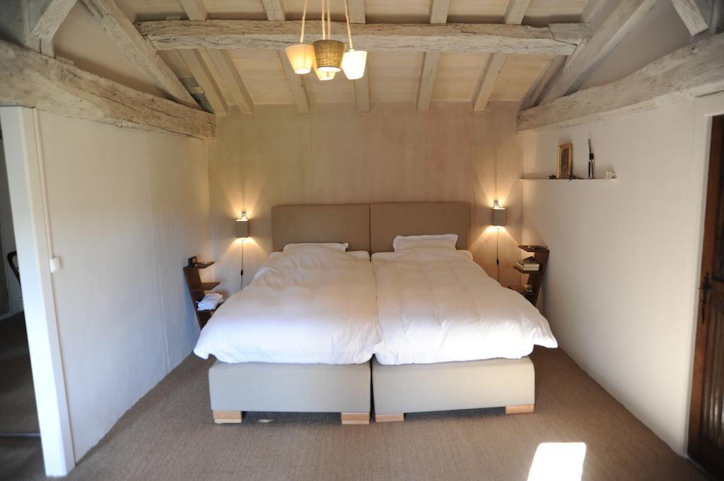 Chateau De Lerse Acomodação com café da manhã Perignac  Quarto foto