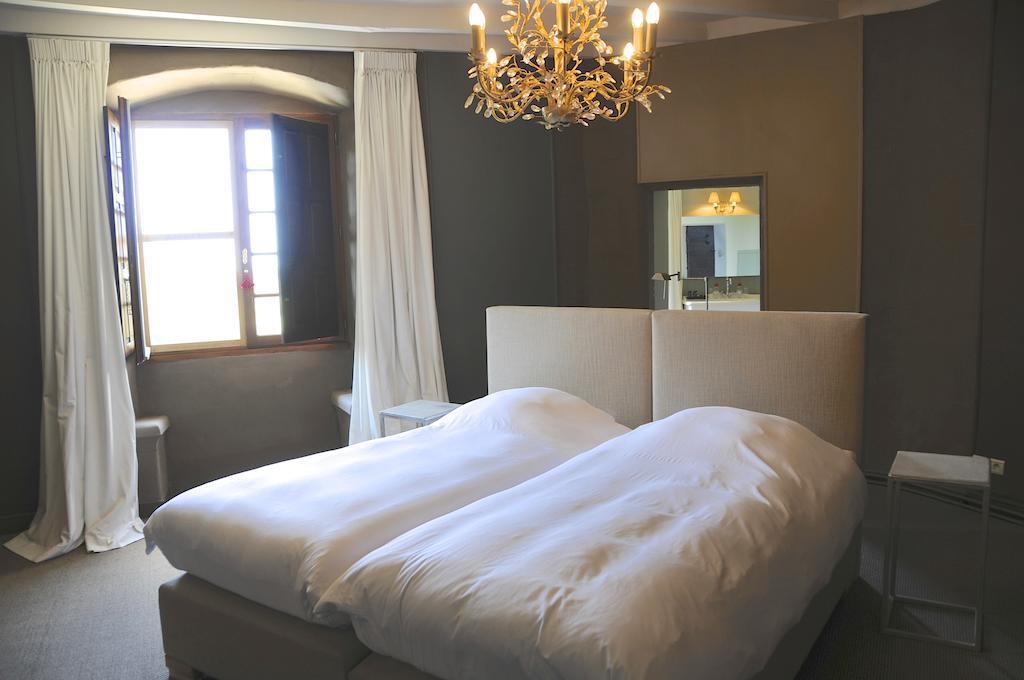 Chateau De Lerse Acomodação com café da manhã Perignac  Quarto foto